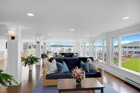 Recepción. The Harborside Inn