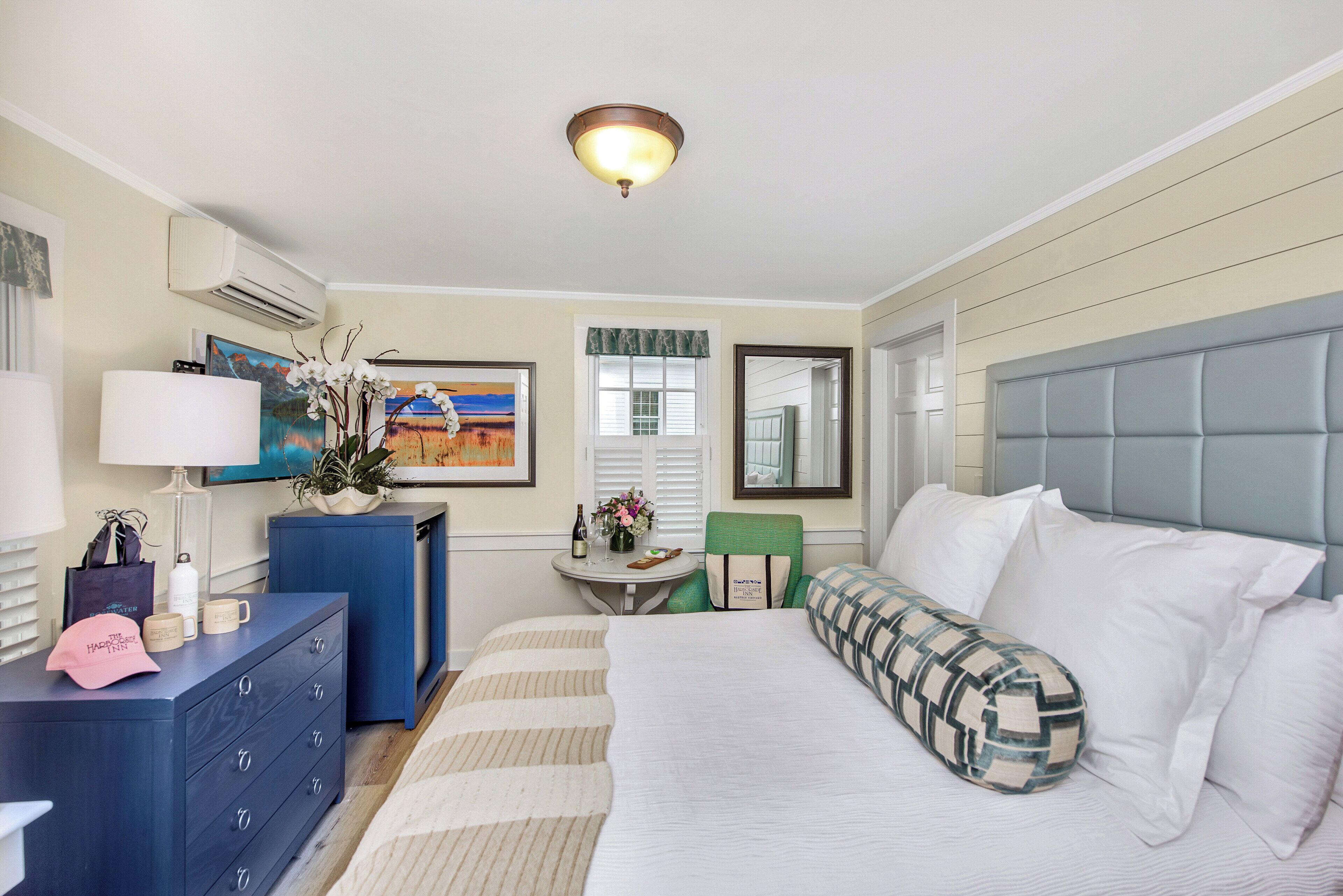 Hypo-allergenic bedding, laptop workspace, iron/ironing board, free WiFi