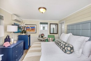 Hypo-allergenic bedding, laptop workspace, iron/ironing board, free WiFi - The Harborside Inn (Edgartown)