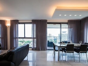 Comfort Apartment, Tower | In-room dining