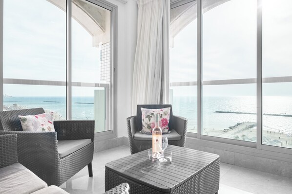 Căn hộ dành cho gia đình, quang cảnh bãi biển | Hiên