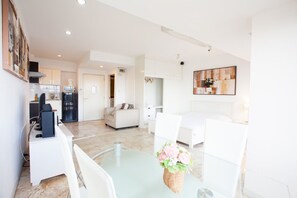 In-room safe, blackout curtains, rollaway beds, free WiFi - Galare Thong Tower (Chiang Mai)