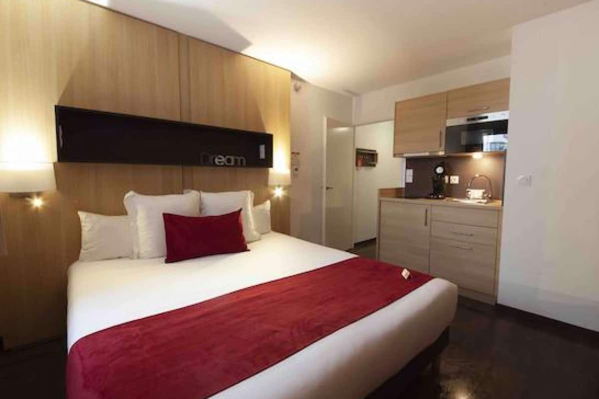 Studio (Excellence) | 1 bedroom, premium bedding, desk, blackout drapes