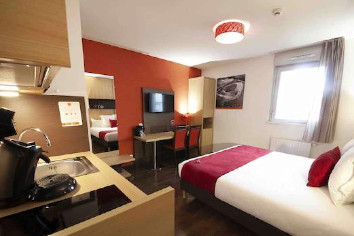Estudio superior (Business) | Ropa de cama de alta calidad, escritorio, cortinas opacas