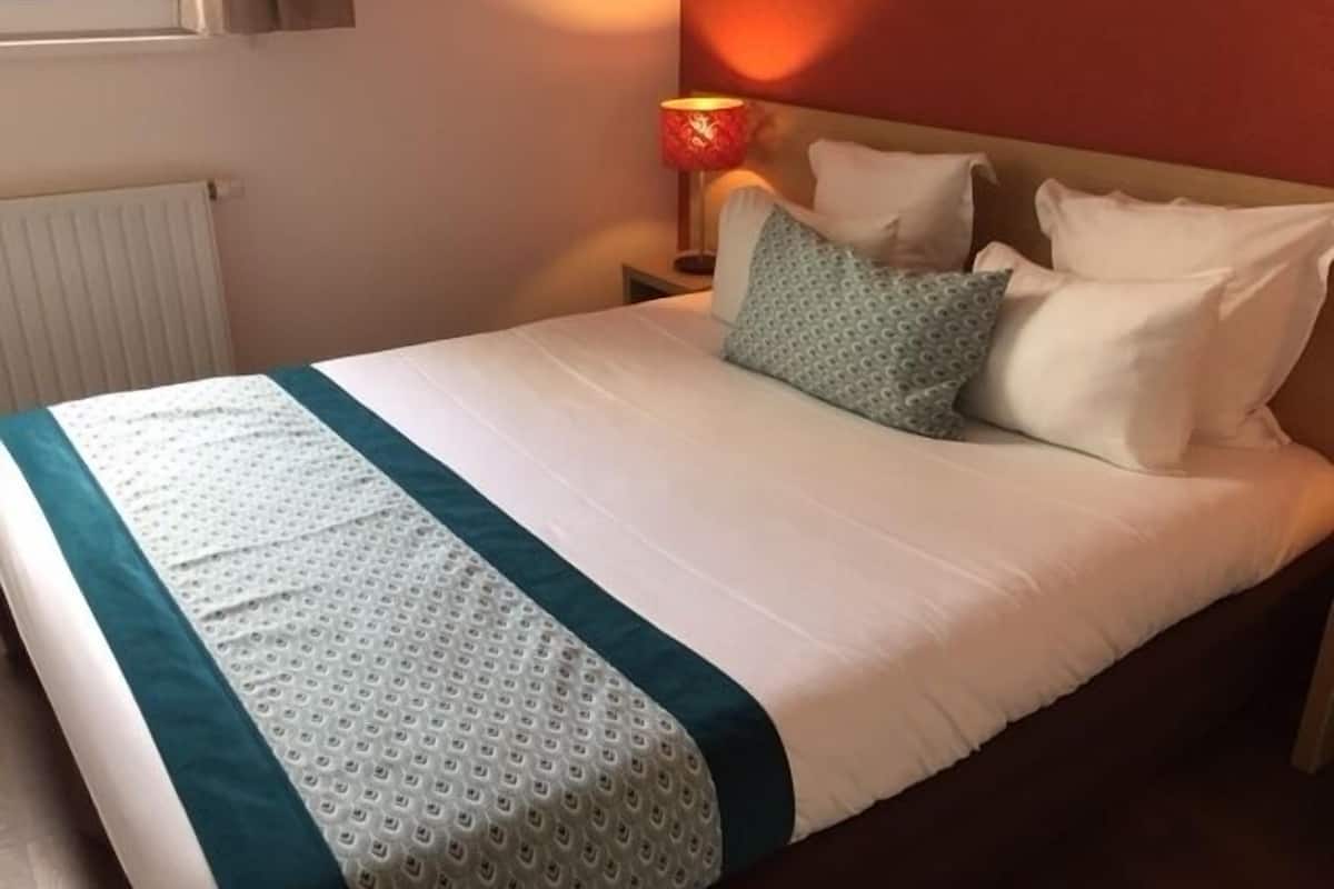 1 bedroom, premium bedding, desk, blackout drapes