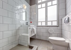 Camera Design (Fresh ) | Bagno | Doccia, set di cortesia gratuito, asciugacapelli, pantofole