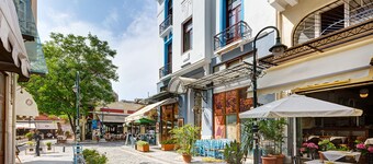 COLORS Central Ladadika