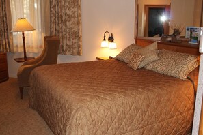 1 Bedroom, King Suite | 1 bedroom, individually decorated, individually furnished