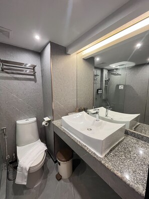 Hypo-allergenic bedding, in-room safe, desk, laptop workspace - LNN OF YUNDUO (Bangkok)