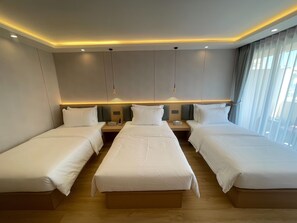 Deluxe Triple Room | Hypo-allergenic bedding, in-room safe, desk, laptop workspace - LNN OF YUNDUO (Bangkok)