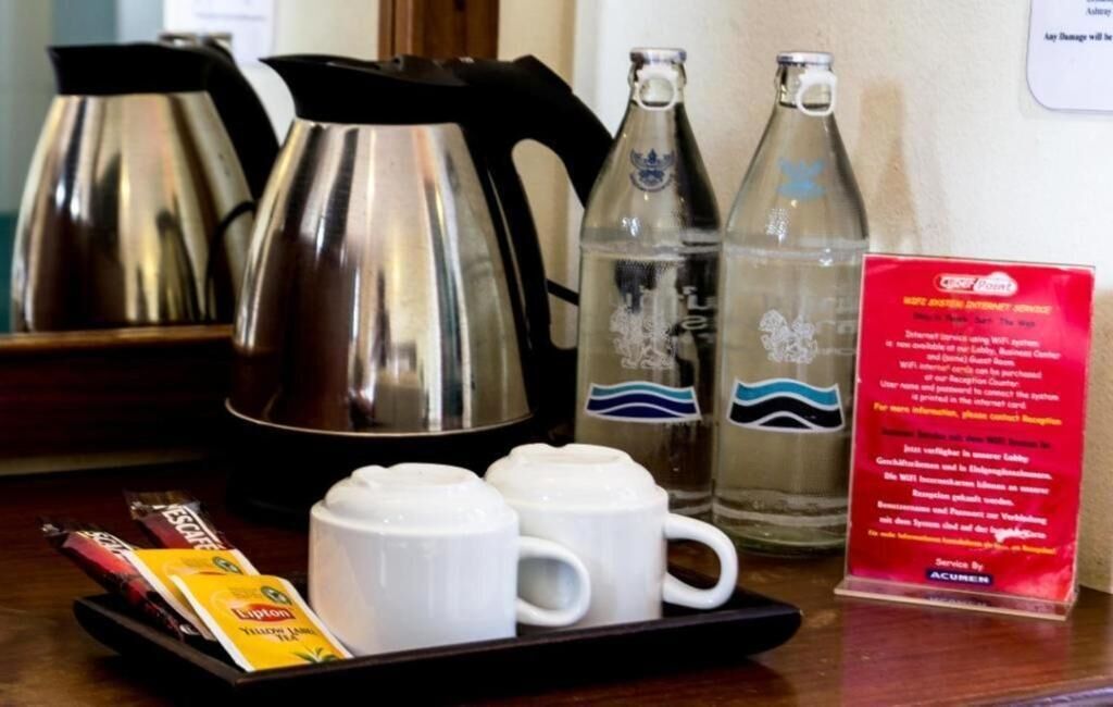 fridge, coffee/tea maker, electric kettle