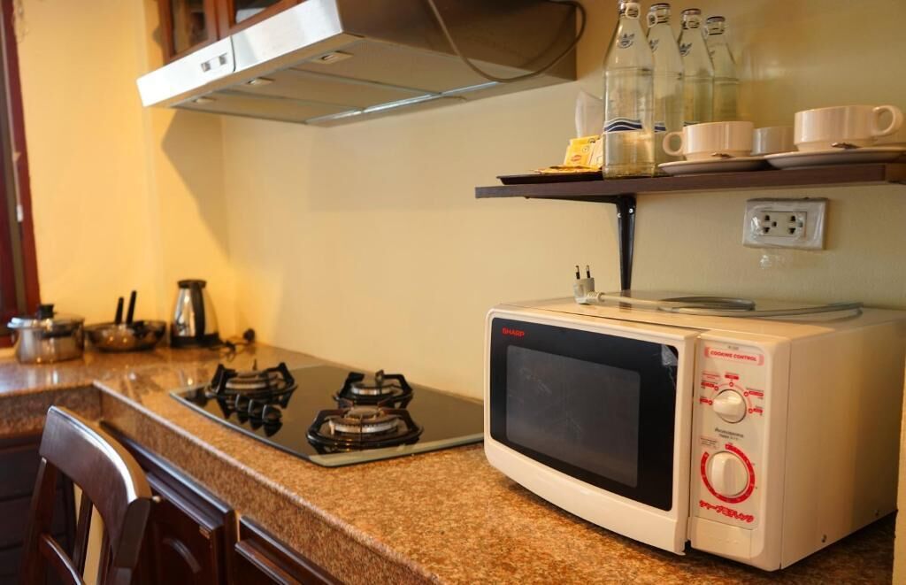 fridge, coffee/tea maker, electric kettle