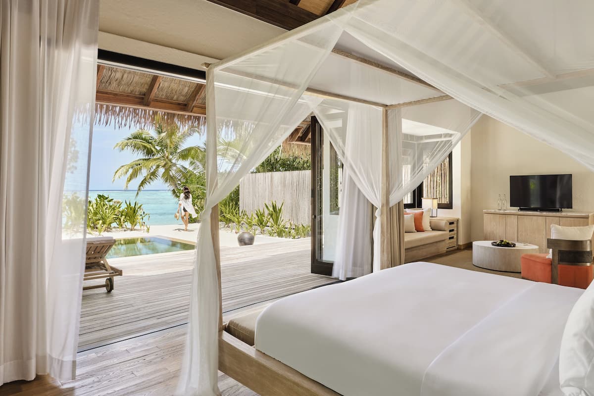 Suite (Beach) | Luxe beddengoed, donzen dekbedden, een minibar, een kluis op de kamer