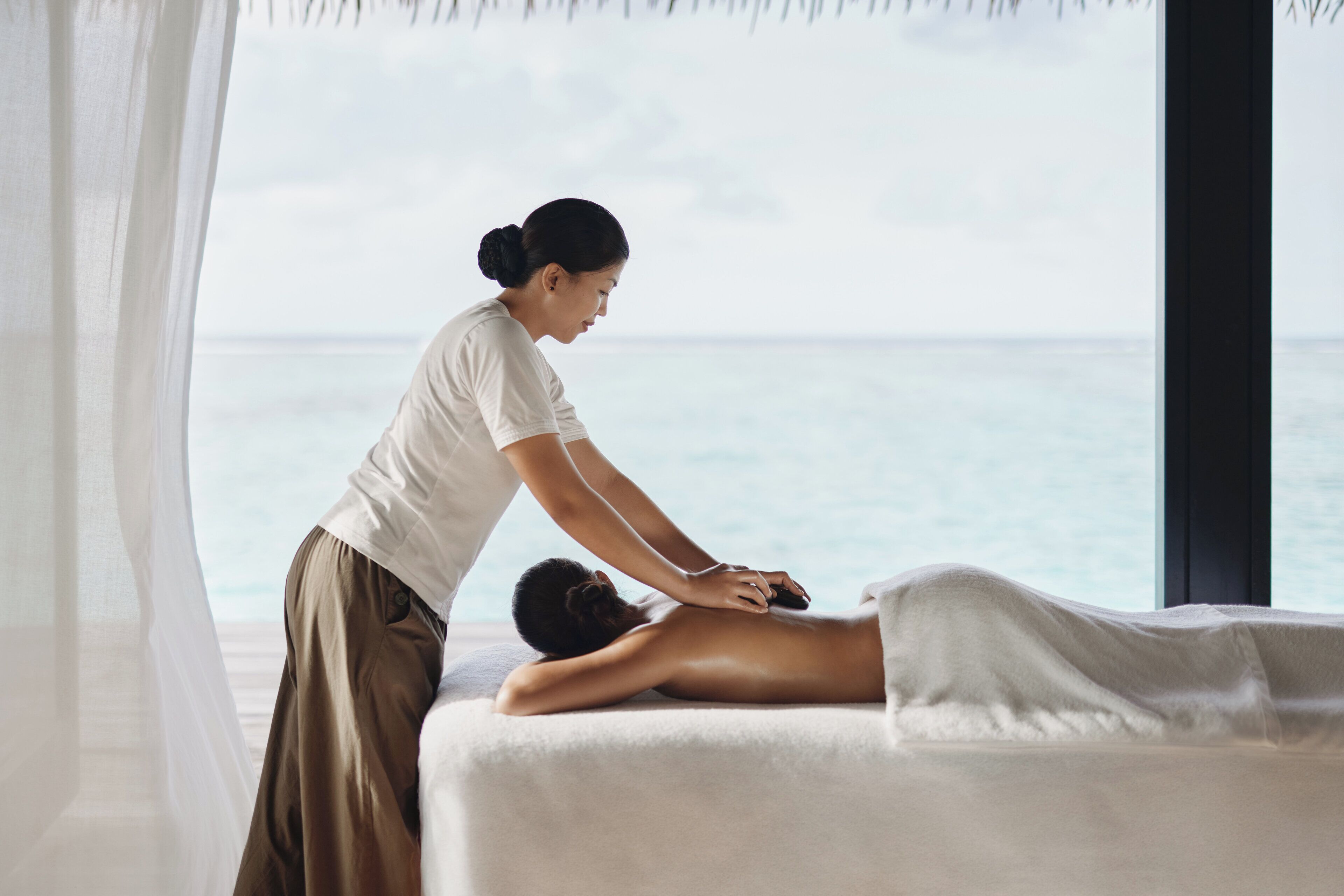 couples treatment room(s), sauna, hot tub, steam room, body treatments