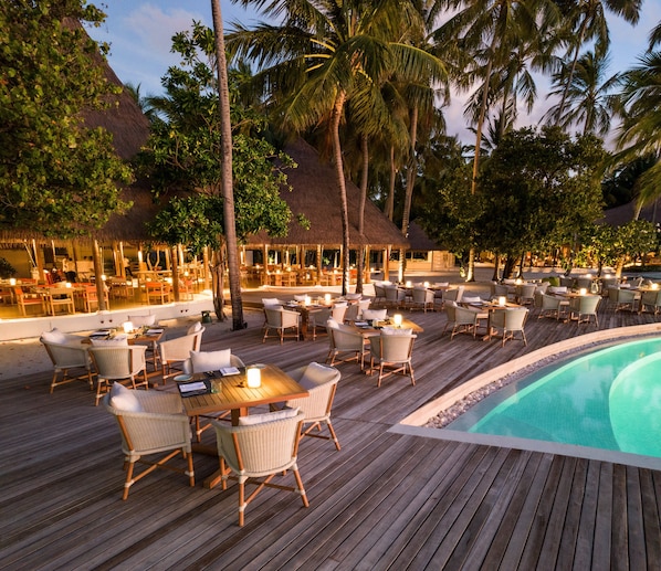 2 restaurants, breakfast, lunch, dinner served; international cuisine
