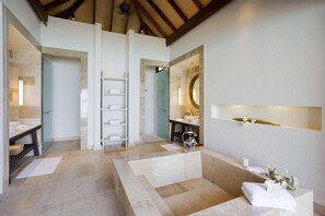 Ropa de cama de alta calidad, edredón y minibar