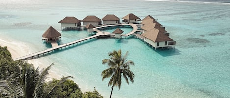 Couples treatment room(s), sauna, hot tub, steam room, body treatments