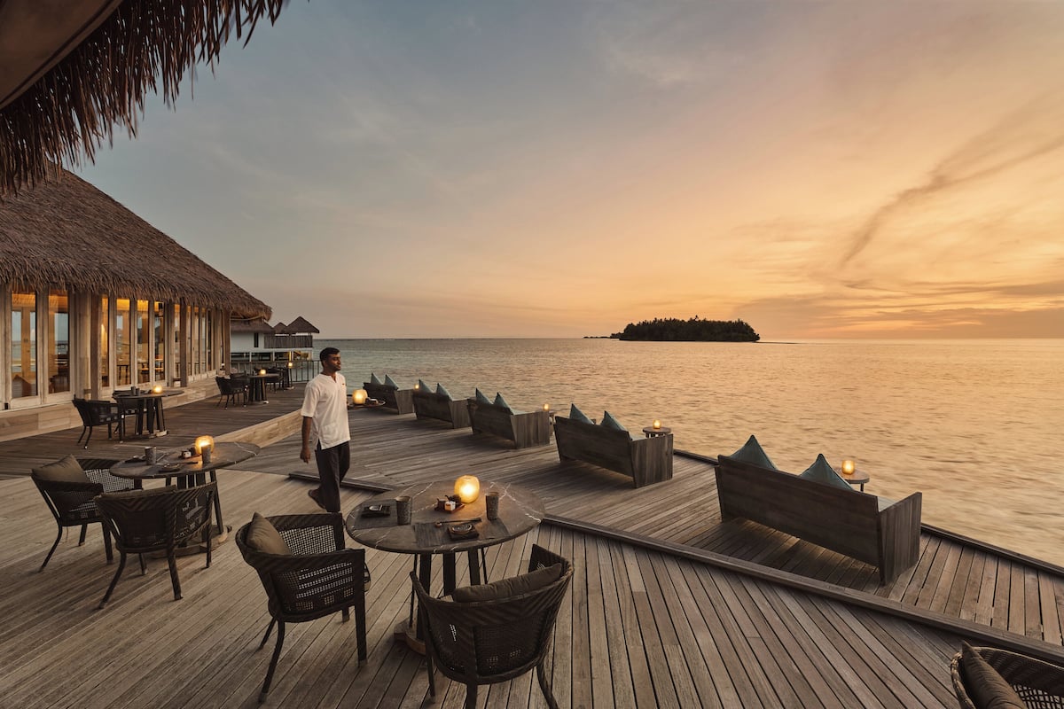 2 restaurants, breakfast, lunch, dinner served; international cuisine