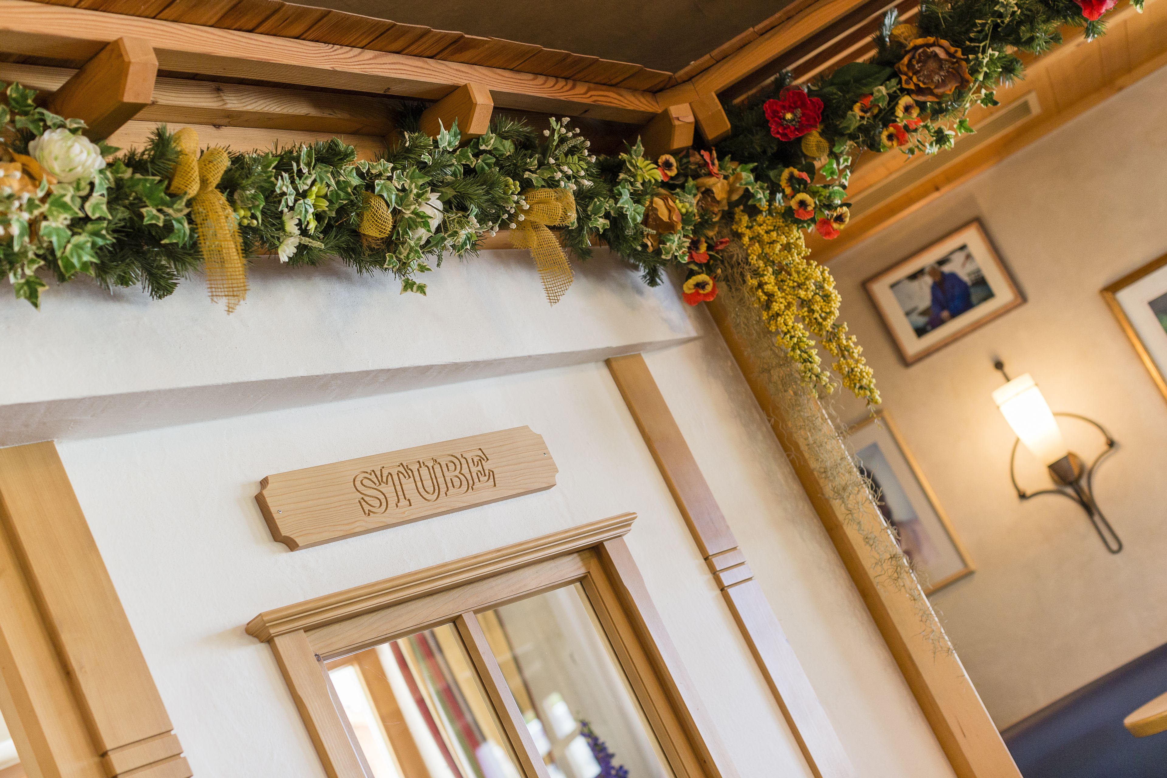 breakfast, lunch, dinner served; pizza, al fresco dining