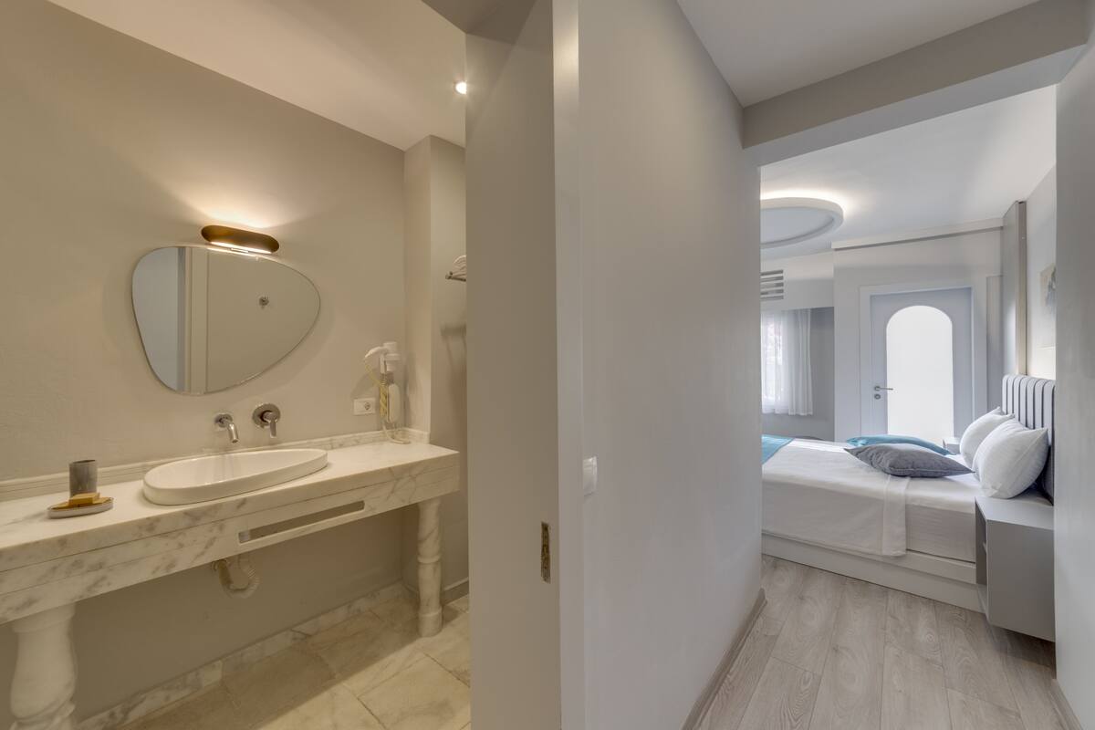 family suite | bathroom | shower, rainfall showerhead, hair dryer, slippers