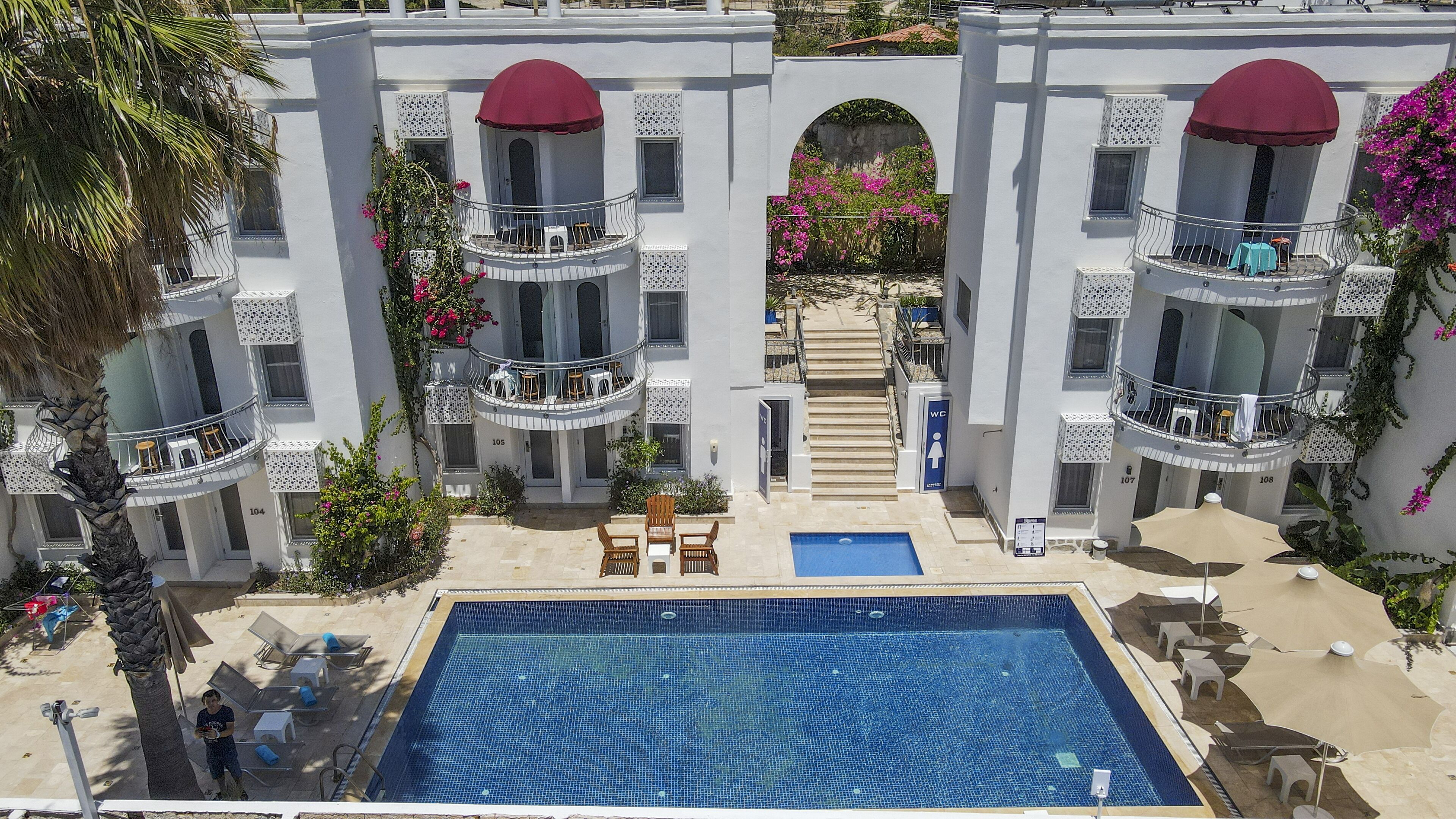 outdoor pool, pool umbrellas