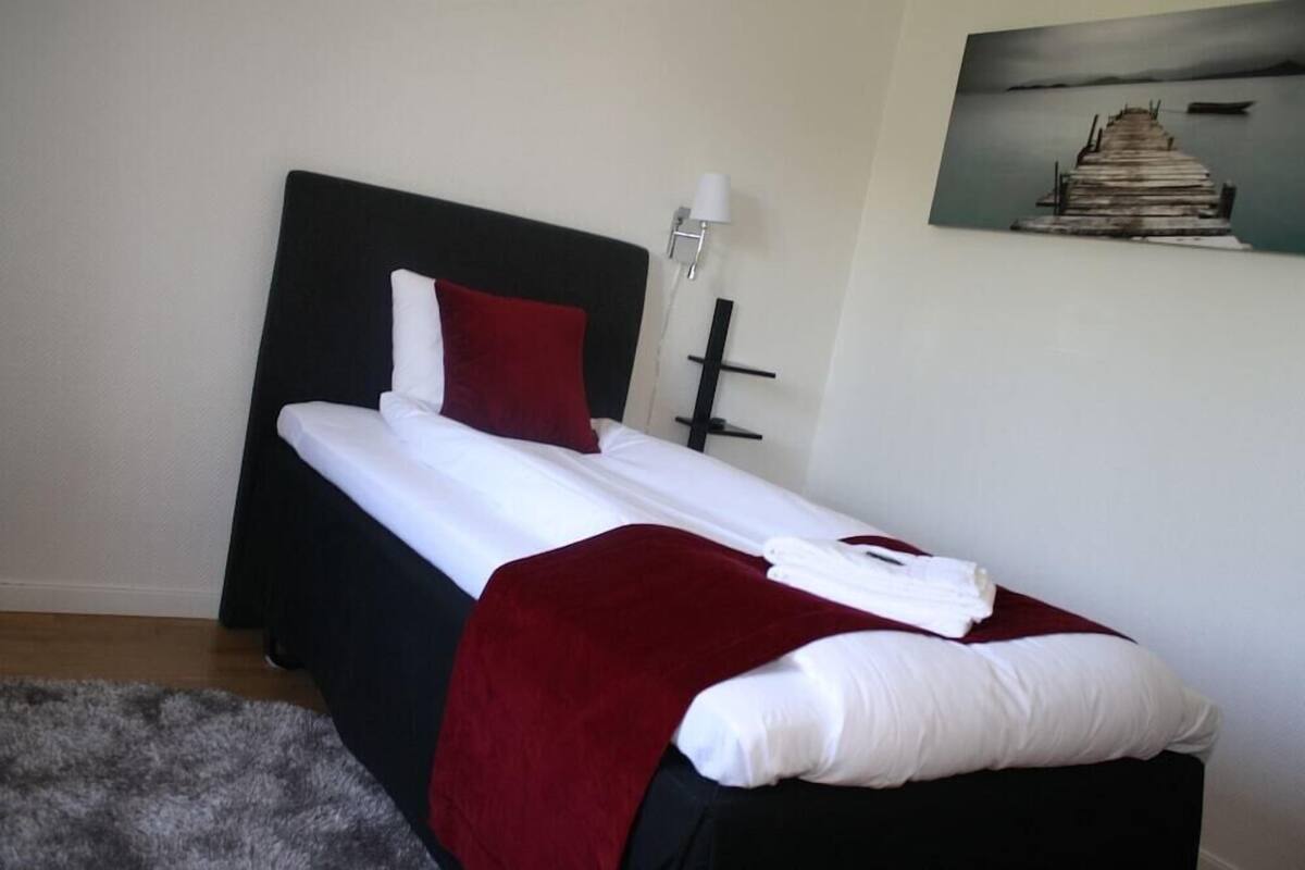 Desk, iron/ironing board (on request), WiFi (free), bed sheets