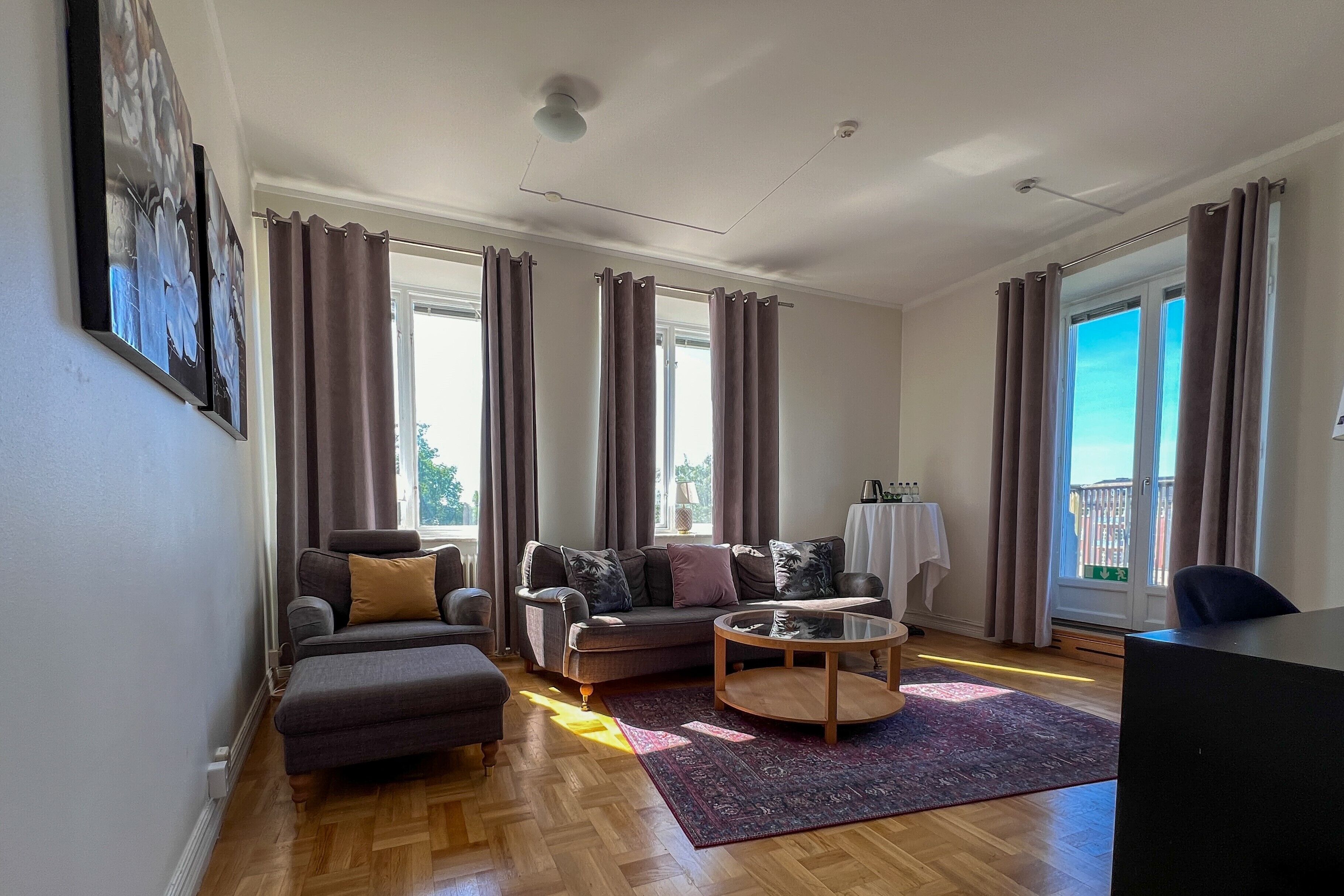 Suite | Schreibtisch, Bügeleisen/Bügelbrett, kostenloses WLAN, Bettwäsche