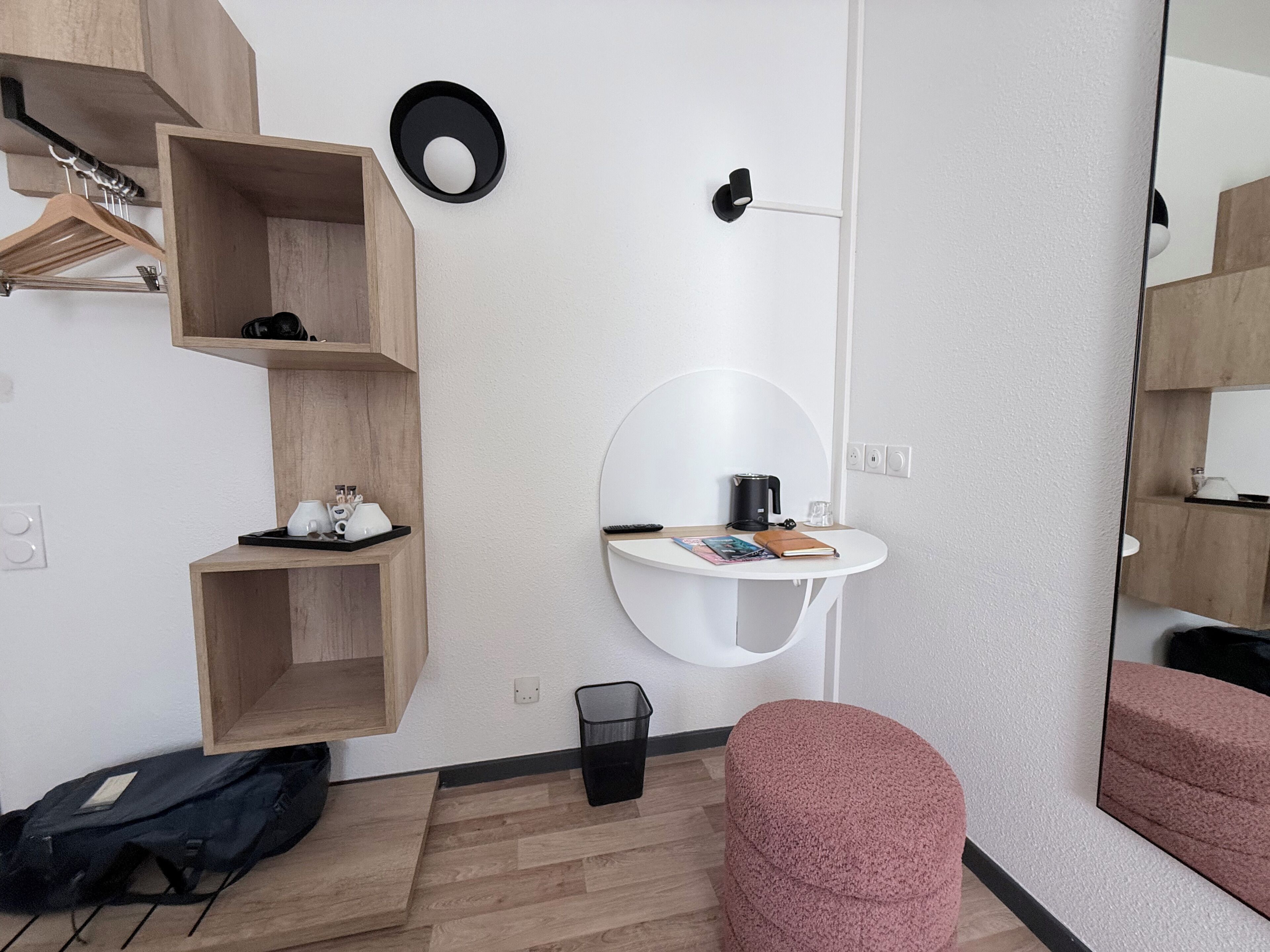 Chambre Supérieure, accessible aux personnes à mobilité réduite | Bureau, espace de travail pour ordinateur portable, rideaux occultants