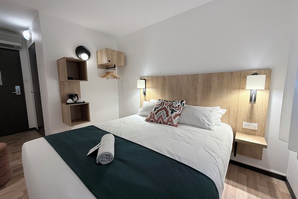 Superior Double Room | Desk, laptop workspace, blackout drapes, soundproofing