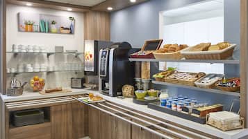 Tägliches Frühstücksbuffet (11.50 EUR pro Person)
