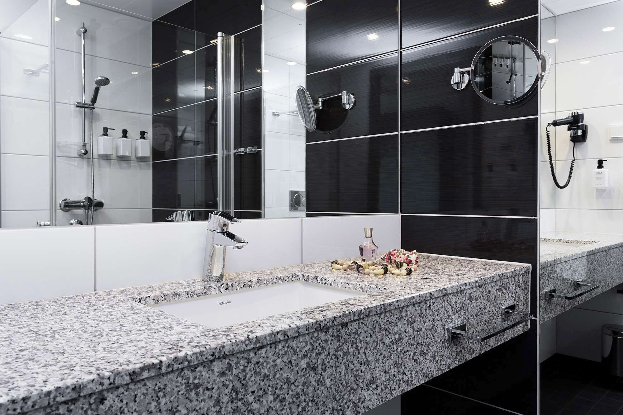 1 bedroom, minibar, in-room safe, desk