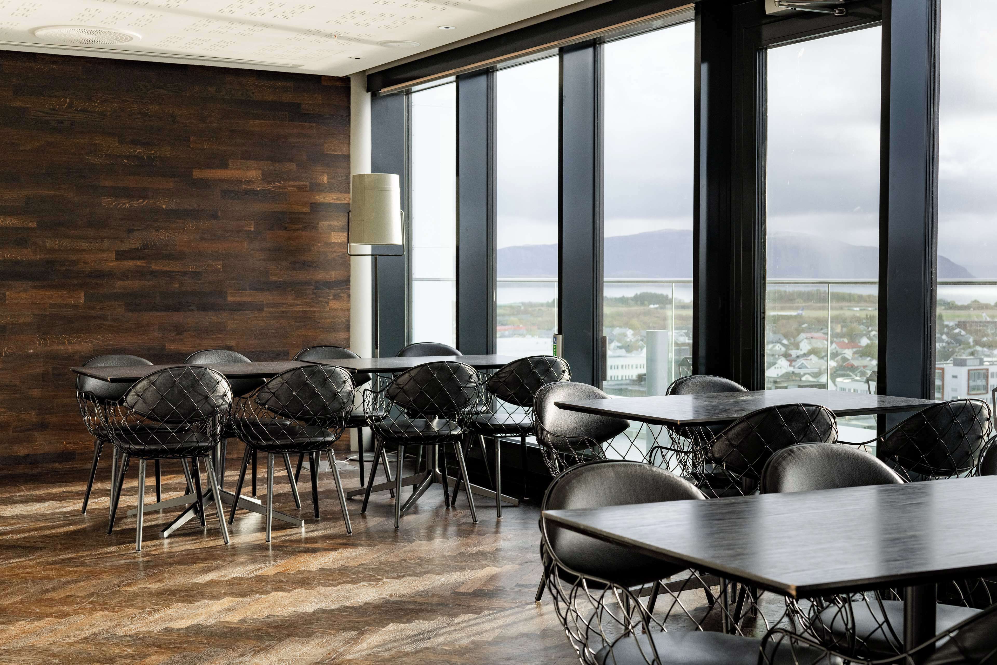 2 restaurants, breakfast, lunch, dinner served; local cuisine