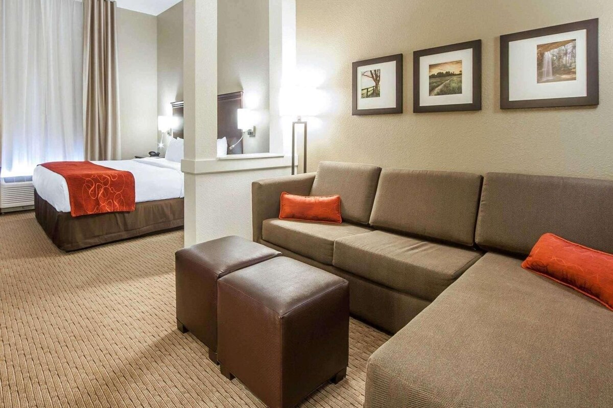 Premium bedding, pillow-top beds, in-room safe, desk