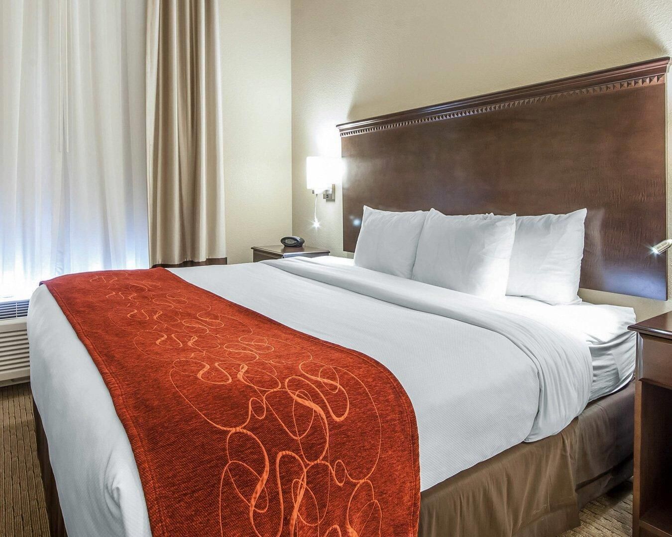 Premium bedding, pillowtop beds, in-room safe, desk