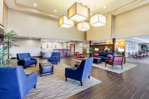 Lobby - Comfort Suites Marietta - Parkersburg (Marietta)