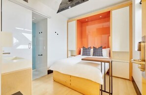 1 dormitorio, tabla de planchar con plancha, cunas gratuitas