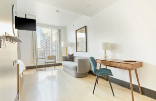 XL Suite | Iron/ironing board, free cribs/infant beds, free WiFi, bed sheets