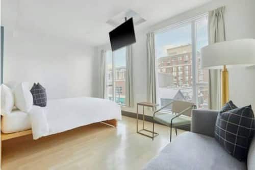 XL Suite | Iron/ironing board, free cots/infant beds, free WiFi, bed sheets