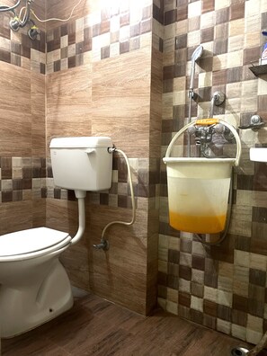 Standard Double Room, 1 Katil Kelamin (Double), Non Smoking | Bilik Mandi | Pancuran mandi, pengering rambut 