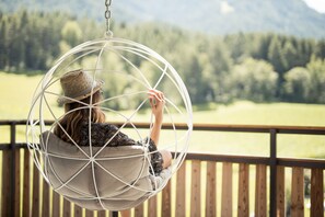 淋浴設備、環保盥洗用品、吹風機、浴袍