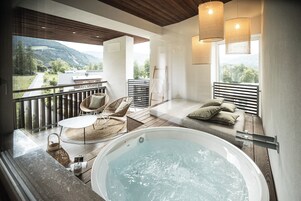 Suite | Premium bedding, minibar, in-room safe, desk