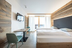 55-Zoll-LCD-Fernseher mit Satellitenempfang, Fernseher, Tischfußball