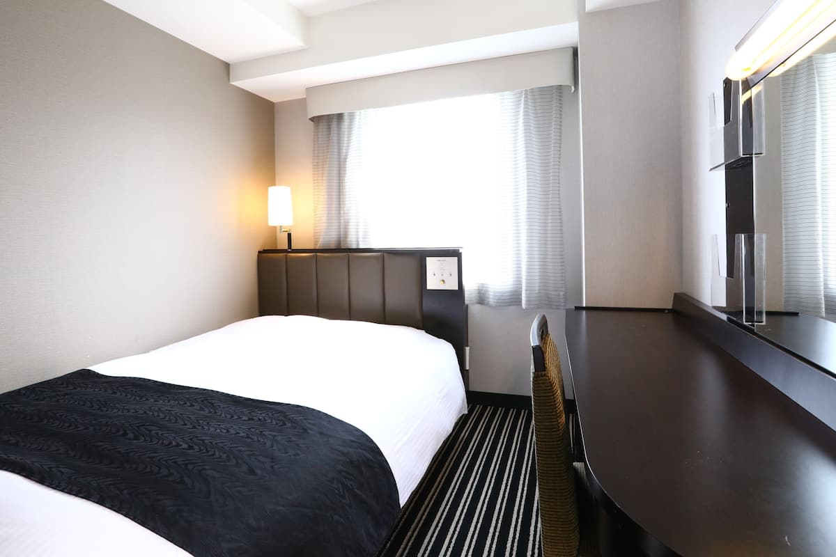 Premium bedding, desk, free WiFi, bed sheets