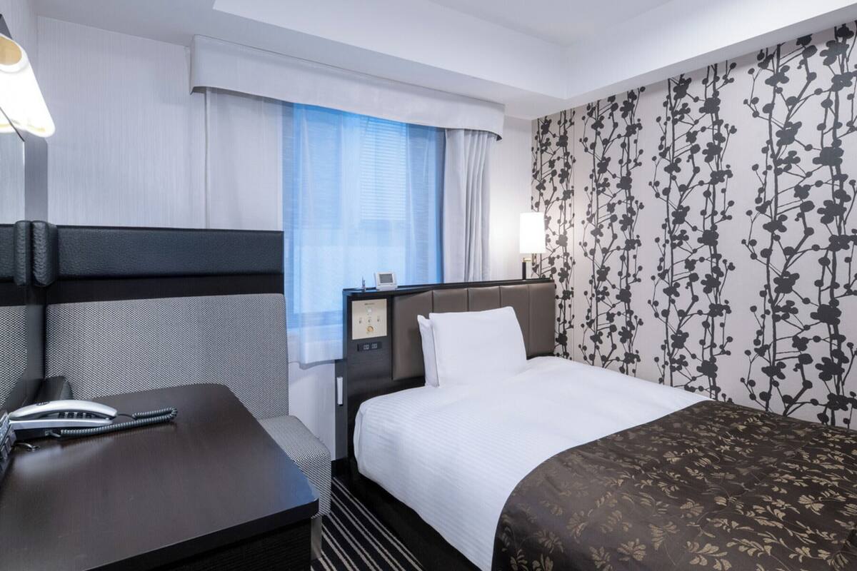 Premium bedding, desk, free WiFi, bed sheets