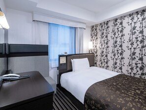 Premium bedding, desk, free WiFi, bed sheets - APA Hotel Ginza Kyobashi Minami (Tokyo)