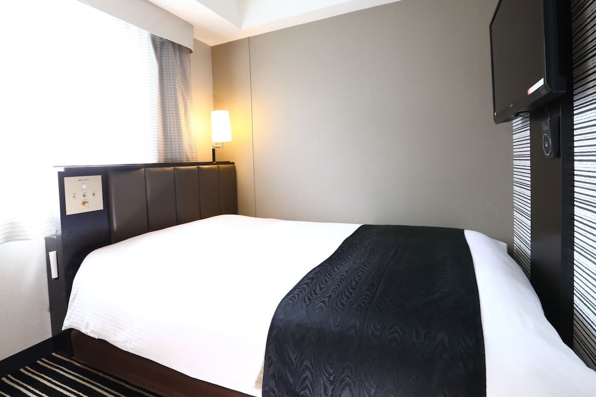 Premium bedding, desk, free WiFi, bed sheets