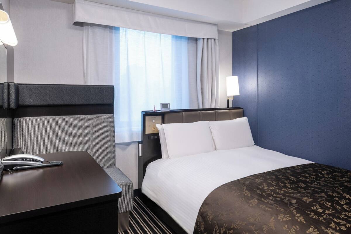 Premium bedding, desk, free WiFi, bed sheets