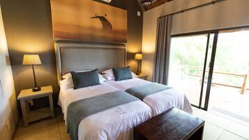 Luxe suite, 1 slaapkamer, uitzicht op rivier | Een minibar, een kluis op de kamer, gratis wifi, beddengoed