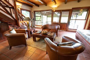 Minibar, in-room safe, free WiFi, bed sheets - Indlovu River Lodge (Hoedspruit)