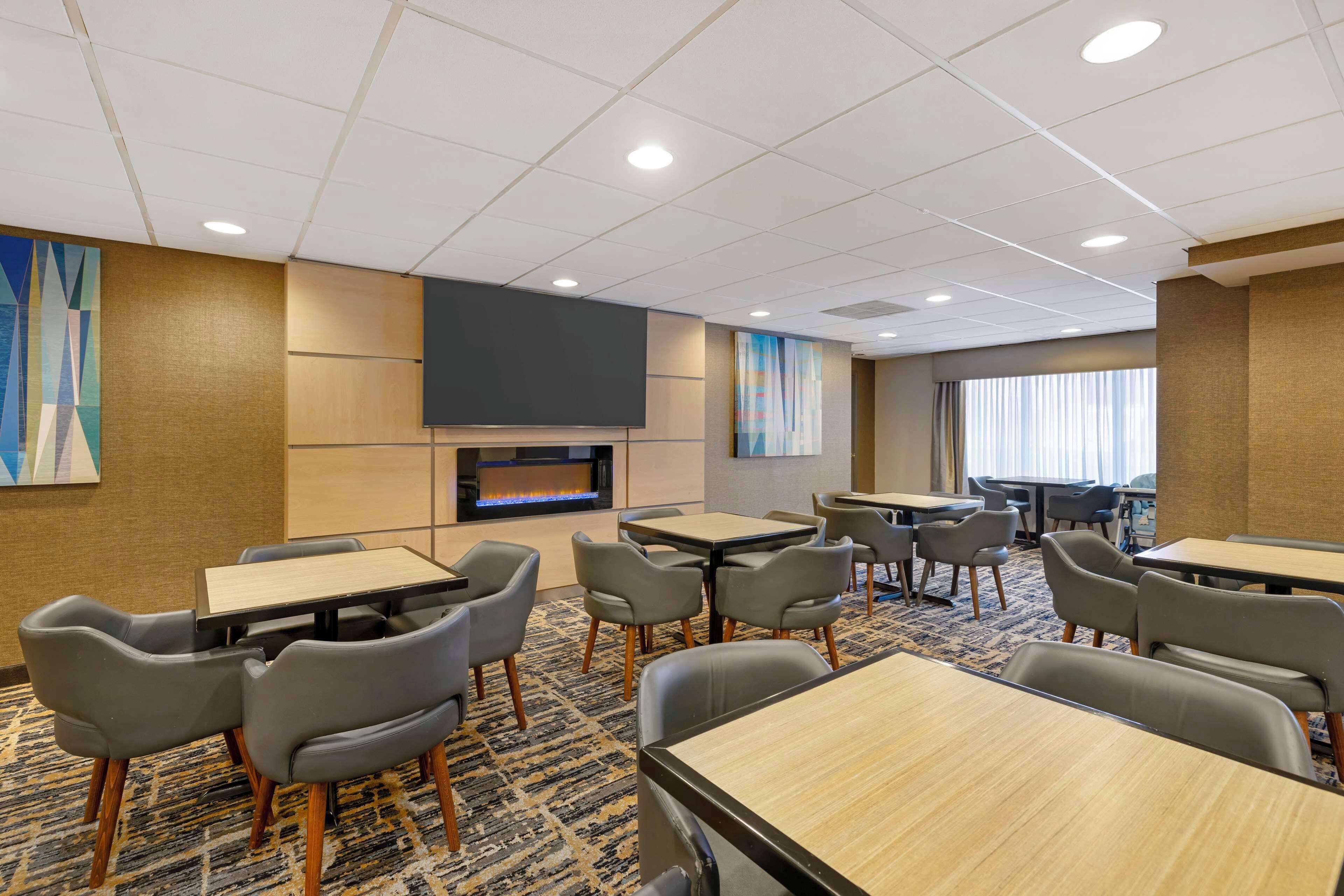 free daily full breakfast